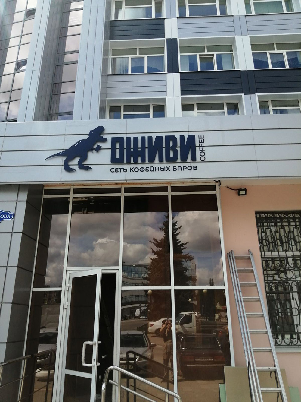 Оформление входной группы сети кофейных баров